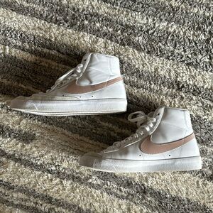 Nike high tops size 9.5